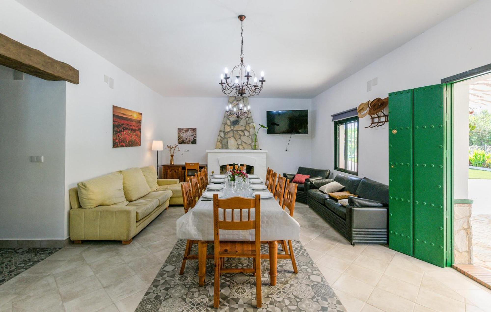 6 Bedroom Amazing Home In La Puebla De Los Infan La Puebla de los Infantes Eksteriør bilde